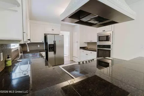 Kitchen - 5355 Suffolk Dr, Jackson, MS 39211 photo 3 of 4