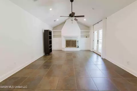 Living - 5355 Suffolk Dr, Jackson, MS 39211 photo 3 of 5
