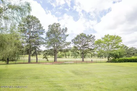 Exterior - 405 Eastpointe Cv, Madison, MS 39110 photo 3 of 7
