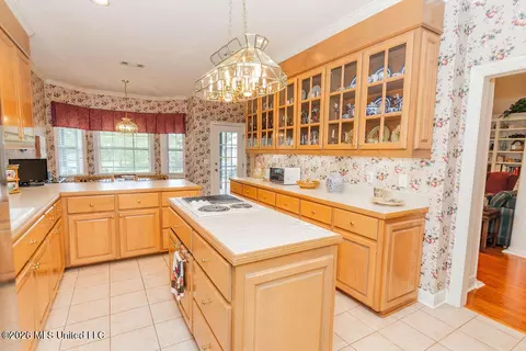 Kitchen - 405 Eastpointe Cv, Madison, MS 39110 photo 3 of 3