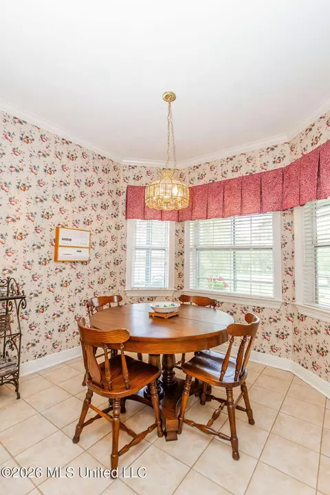 Dining - 405 Eastpointe Cv, Madison, MS 39110 photo 2 of 2