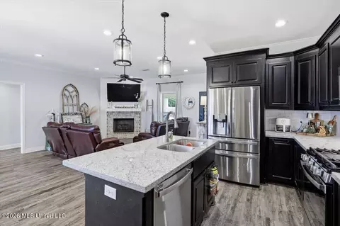 Kitchen - 733 Lexington Dr, Florence, MS 39073 photo 2 of 4