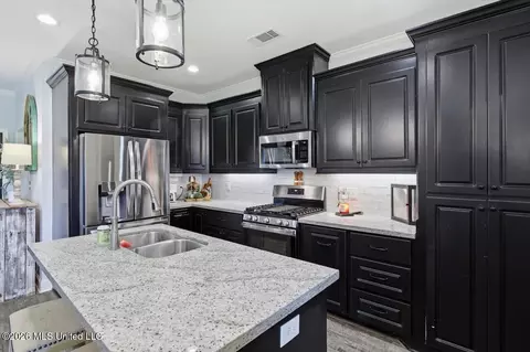 Kitchen - 733 Lexington Dr, Florence, MS 39073 photo 3 of 4