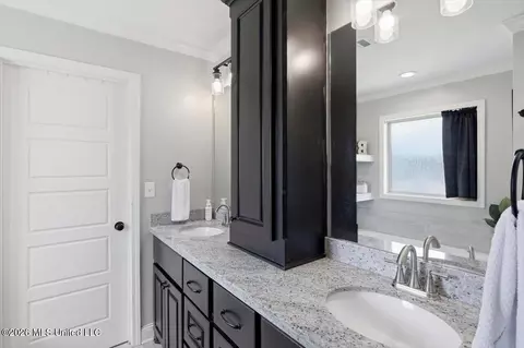 Bath - 733 Lexington Dr, Florence, MS 39073 photo 1 of 3