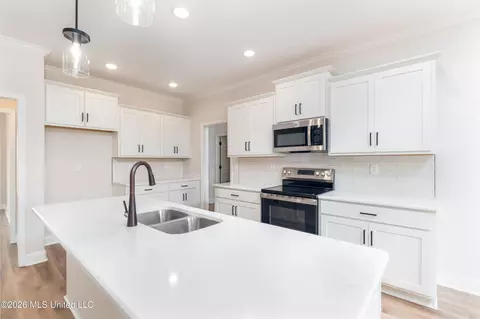 Kitchen - 7559 John Elliott Ln, Hernando, MS 38632 photo 1 of 2
