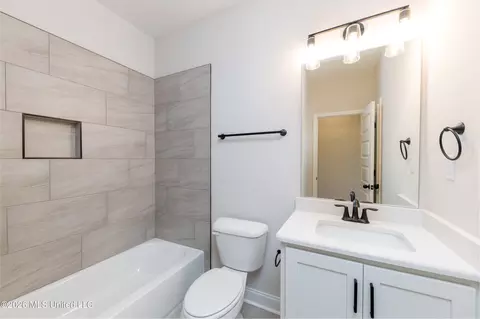 Bath - 7559 John Elliott Ln, Hernando, MS 38632 photo 3 of 4