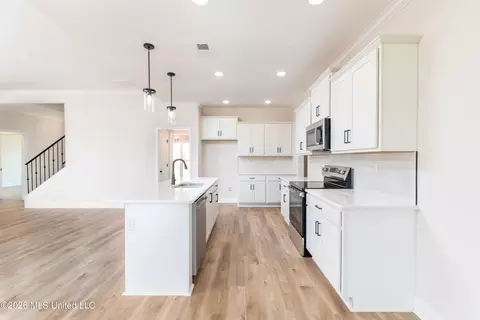 Kitchen - 7559 John Elliott Ln, Hernando, MS 38632 photo 2 of 2