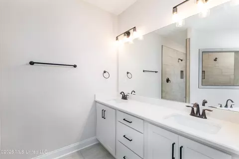 Bath - 7559 John Elliott Ln, Hernando, MS 38632 photo 2 of 4