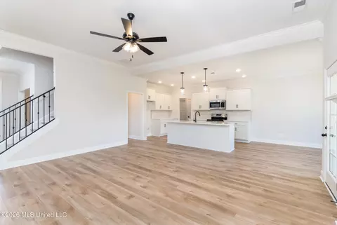 Living - 7559 John Elliott Ln, Hernando, MS 38632 photo 3 of 3