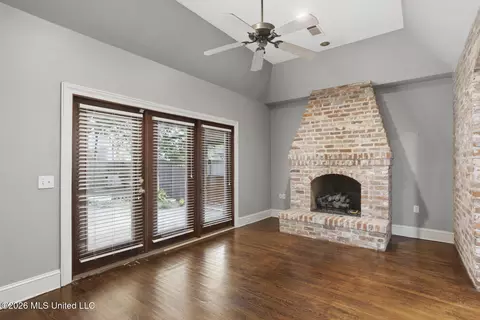 Living - 12 Waterford Pl, Jackson, MS 39211 photo 1 of 3