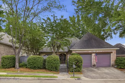 12 Waterford Pl, Jackson, MS 39211