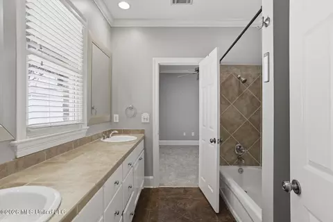 Bath - 12 Waterford Pl, Jackson, MS 39211 photo 3 of 3
