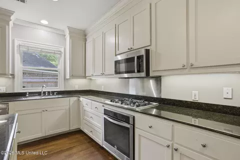 Kitchen - 12 Waterford Pl, Jackson, MS 39211 photo 3 of 3