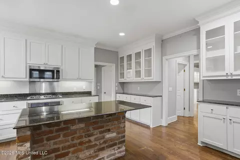Kitchen - 12 Waterford Pl, Jackson, MS 39211 photo 2 of 3