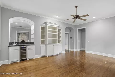 Living - 12 Waterford Pl, Jackson, MS 39211 photo 2 of 3
