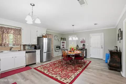 Dining - 2491 Ms-16, Carthage, MS 39051 photo 3 of 3