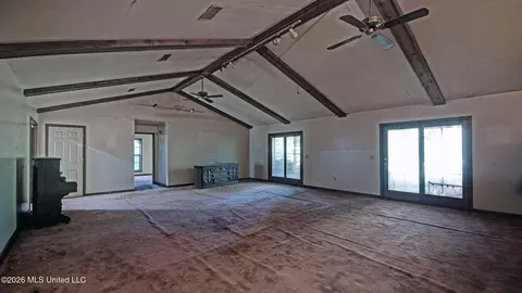 Living - 331 Lake Harbor Rd, Brandon, MS 39047 photo 2 of 4