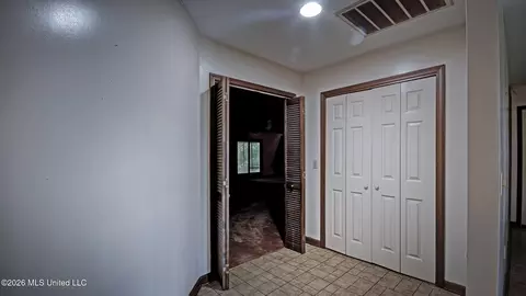 Entry Way - 331 Lake Harbor Rd, Brandon, MS 39047 photo 2 of 2
