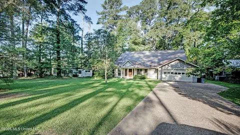 331 Lake Harbor Rd, Brandon, MS 39047