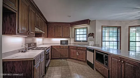 Kitchen - 331 Lake Harbor Rd, Brandon, MS 39047 photo 2 of 2