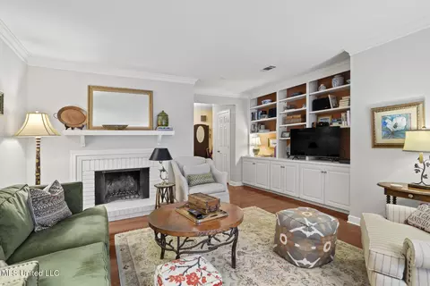 Living - 47 Eastbrooke St, Jackson, MS 39216 photo 2 of 2
