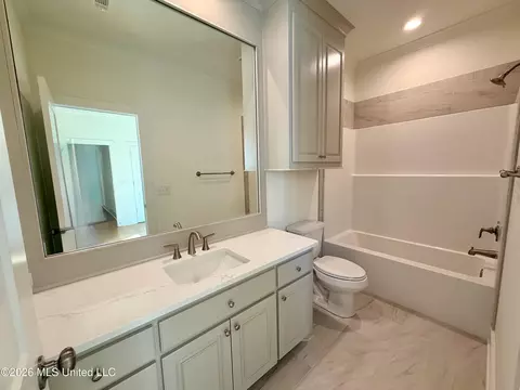 Bath - 134 Mission Park Dr, Madison, MS 39110 photo 4 of 7