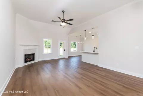 Living - 7686 John Elliott Ln, Hernando, MS 38632 photo 1 of 2