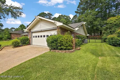 Exterior - 55 Sunline Dr, Brandon, MS 39042 photo 3 of 7