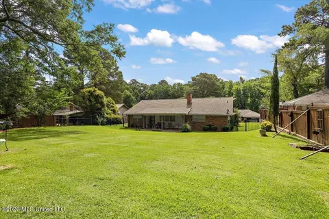 Exterior - 55 Sunline Dr, Brandon, MS 39042 photo 6 of 7