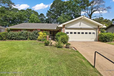 55 Sunline Dr, Brandon, MS 39042