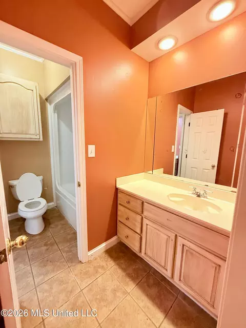 Bath - 2465 Pryor St, Grenada, MS 38901 photo 3 of 6