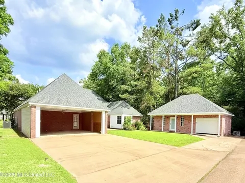 Exterior - 2465 Pryor St, Grenada, MS 38901 photo 4 of 6