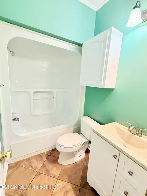 Bath - 2465 Pryor St, Grenada, MS 38901 photo 5 of 6