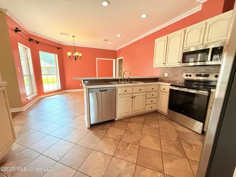 Kitchen - 2465 Pryor St, Grenada, MS 38901 photo 3 of 4