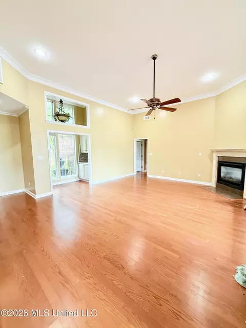 Living - 2465 Pryor St, Grenada, MS 38901 photo 2 of 4