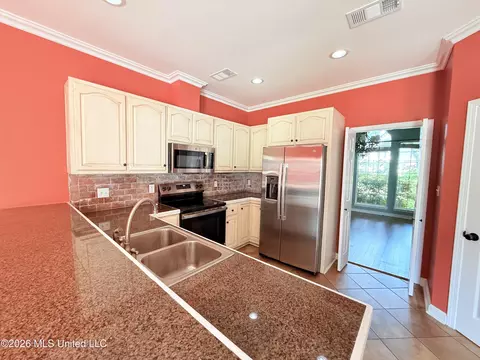 Kitchen - 2465 Pryor St, Grenada, MS 38901 photo 2 of 4