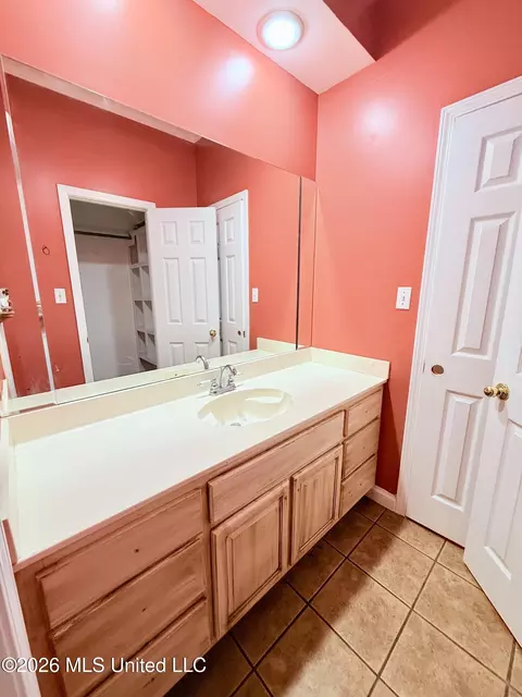 Bath - 2465 Pryor St, Grenada, MS 38901 photo 4 of 6