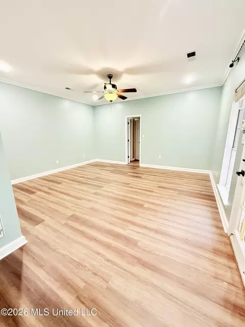 Living - 2465 Pryor St, Grenada, MS 38901 photo 3 of 4