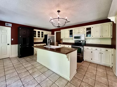 Kitchen - 8863 Sheltowee Trl, Hernando, MS 38632 photo 1 of 3