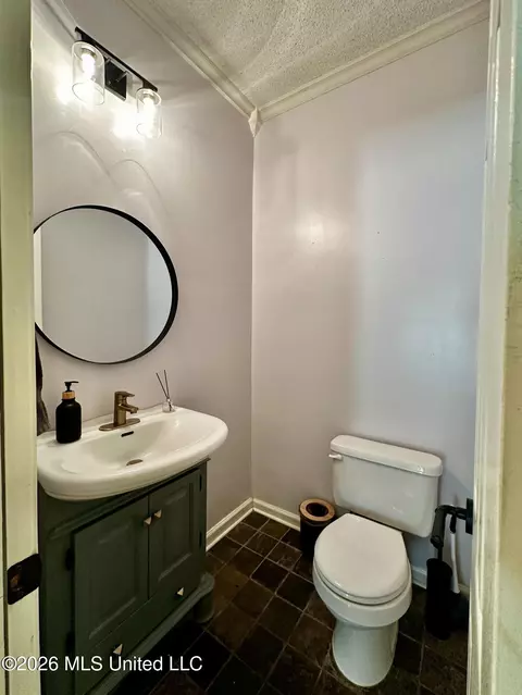 Bath - 8863 Sheltowee Trl, Hernando, MS 38632 photo 1 of 3