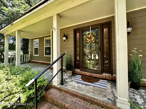 Exterior - 8863 Sheltowee Trl, Hernando, MS 38632 photo 2 of 7