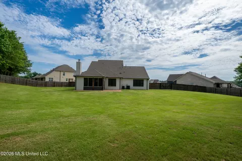 Exterior - 3819 Fieldstream Dr, Olive Branch, MS 38654 photo 6 of 10