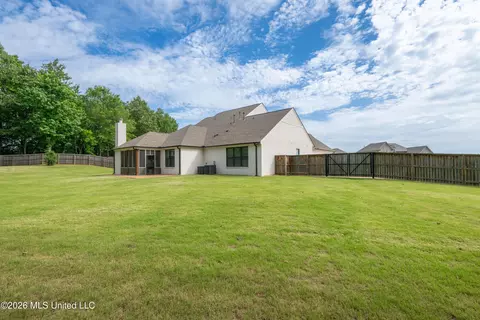Exterior - 3819 Fieldstream Dr, Olive Branch, MS 38654 photo 5 of 10