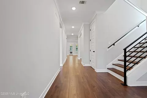 Entry Way - 3819 Fieldstream Dr, Olive Branch, MS 38654 photo 2 of 9