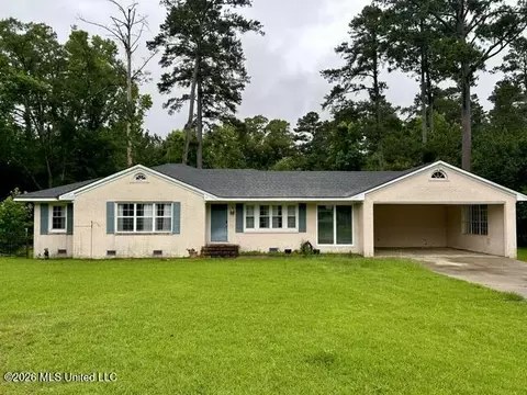 2 E Segrest Ave, Bay Springs, MS 39422