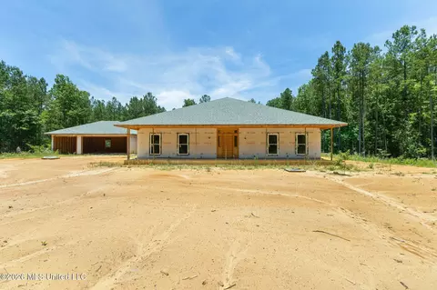 313 Spur Line Rd, Ellisville, MS 39437