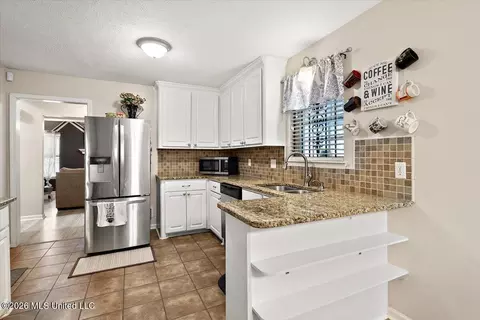 Kitchen - 6 Canary Pl, Jackson, MS 39204 photo 2 of 2