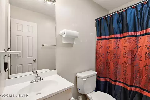 Bath - 6 Canary Pl, Jackson, MS 39204 photo 2 of 3