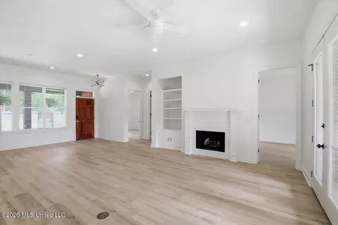 Living - 115 Camden Ct, Madison, MS 39110 photo 2 of 4