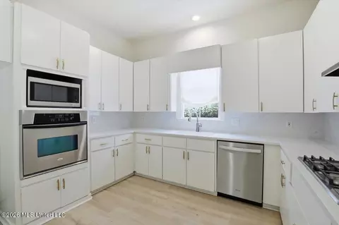 Kitchen - 115 Camden Ct, Madison, MS 39110 photo 2 of 3